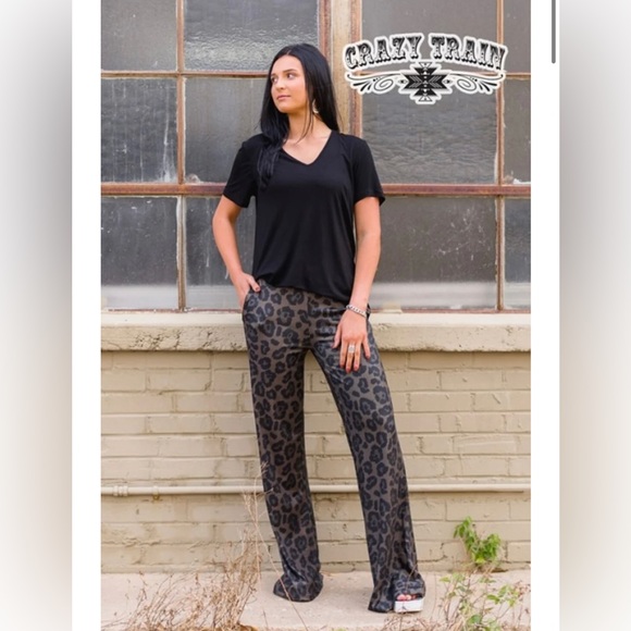 NWT Crazy Train Leopard Pilar Flare Bell Bottom Pants Size Small w/ Pockets - Picture 3 of 5